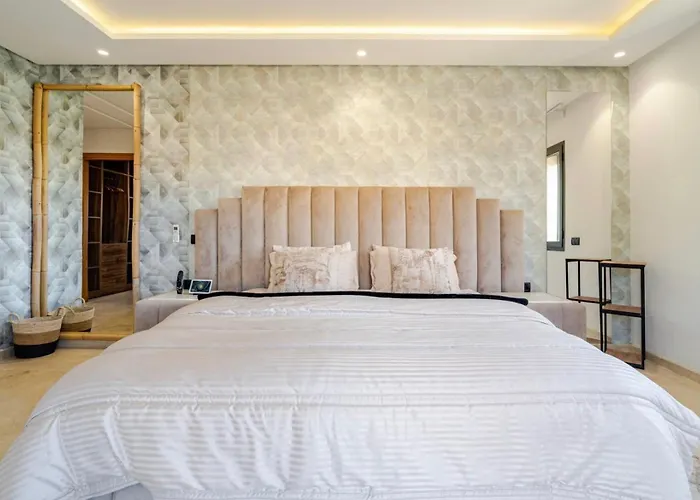 Exotic Vip Villa Family Only -Service Chambre,Billard,Ping-Pong,Piscine Privee -Chauffee Sur Demande-