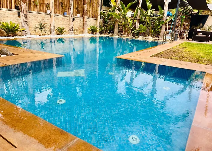Exotic Vip Villa Family Only -Service Chambre,Billard,Ping-Pong,Piscine Privee -Chauffee Sur Demande-