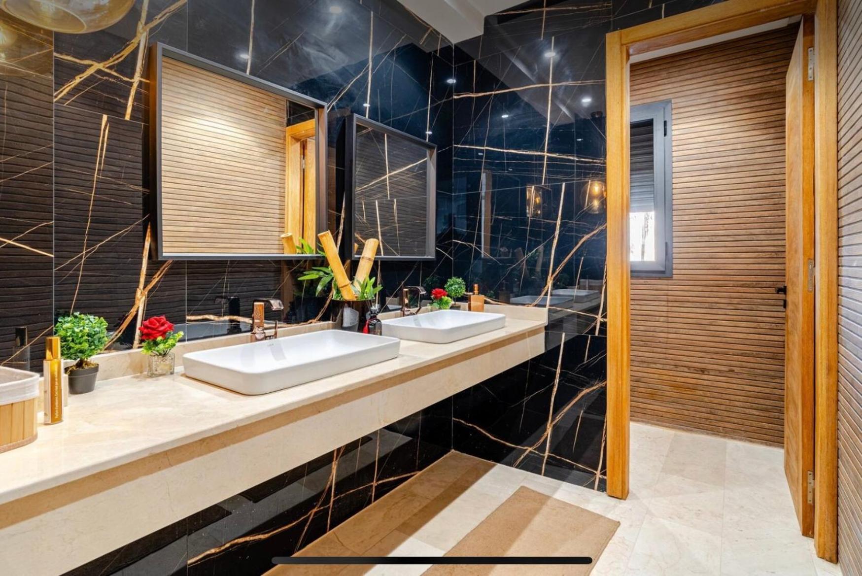 Exotic Vip Family Only -housekeeper ,billard,ping-pong,piscine Privee