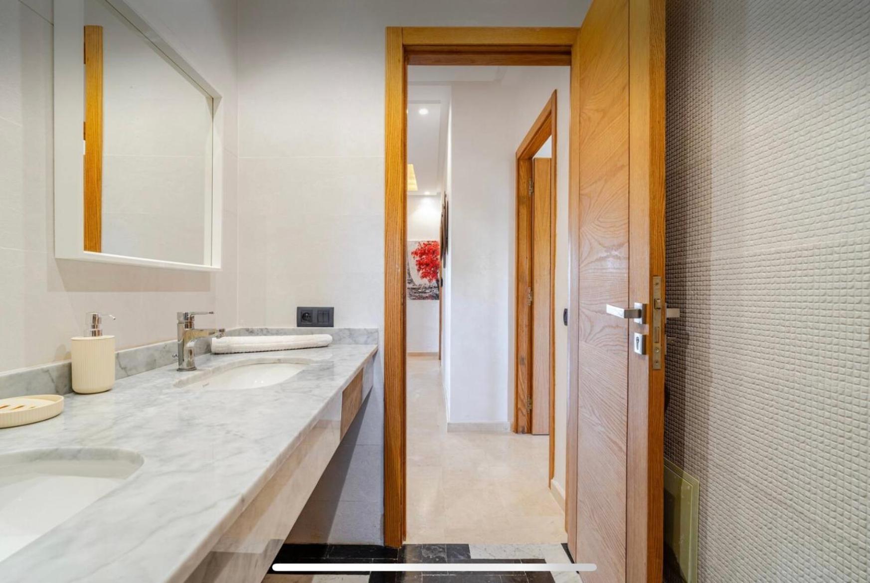Exotic Vip Family Only -service Chambre,billard,ping-pong,piscine Privee -chauffee Sur Demande-