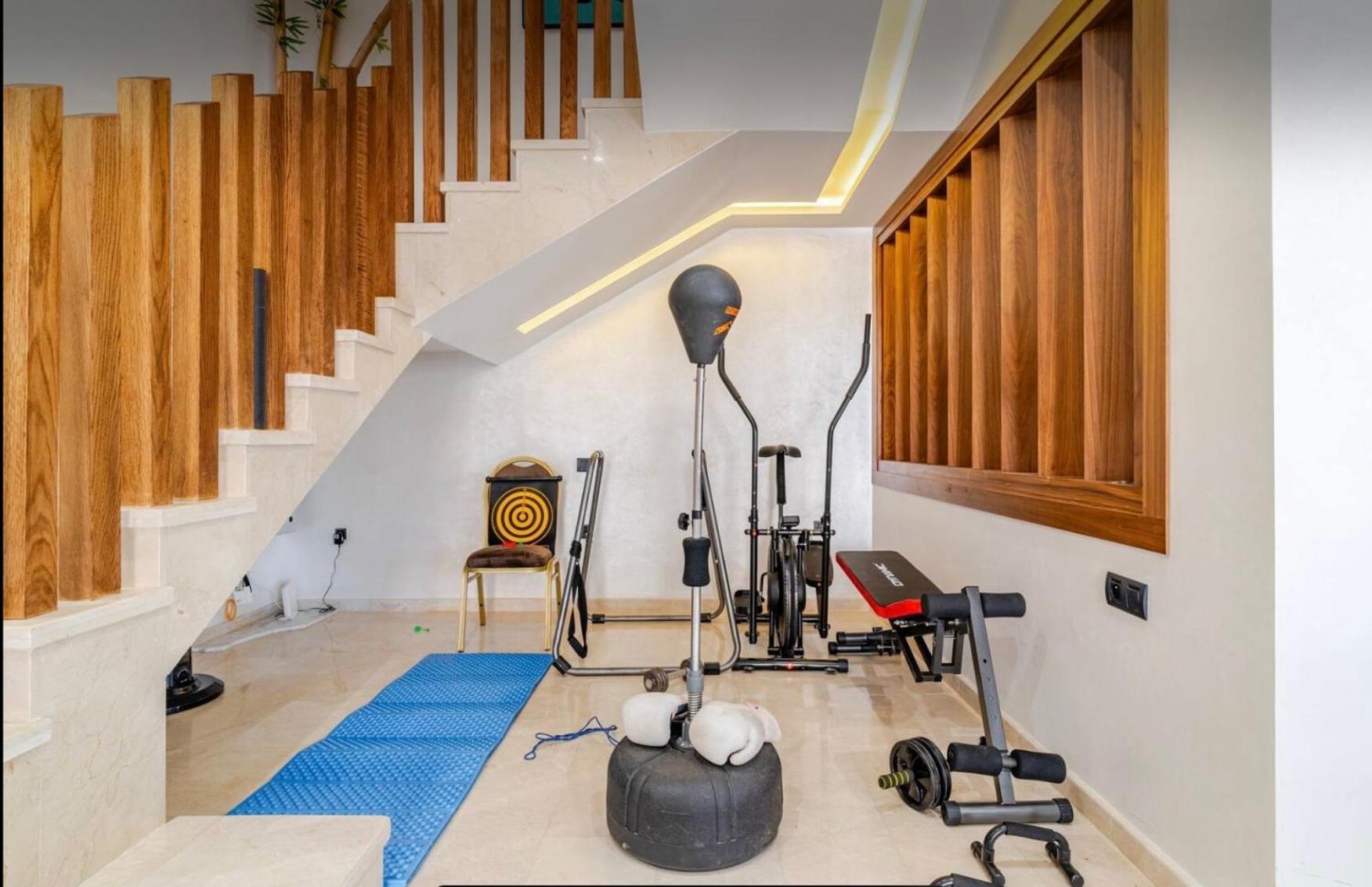 Exotic Vip Family Only -service Chambre,billard,ping-pong,piscine Privee -chauffee Sur Demande- Villa